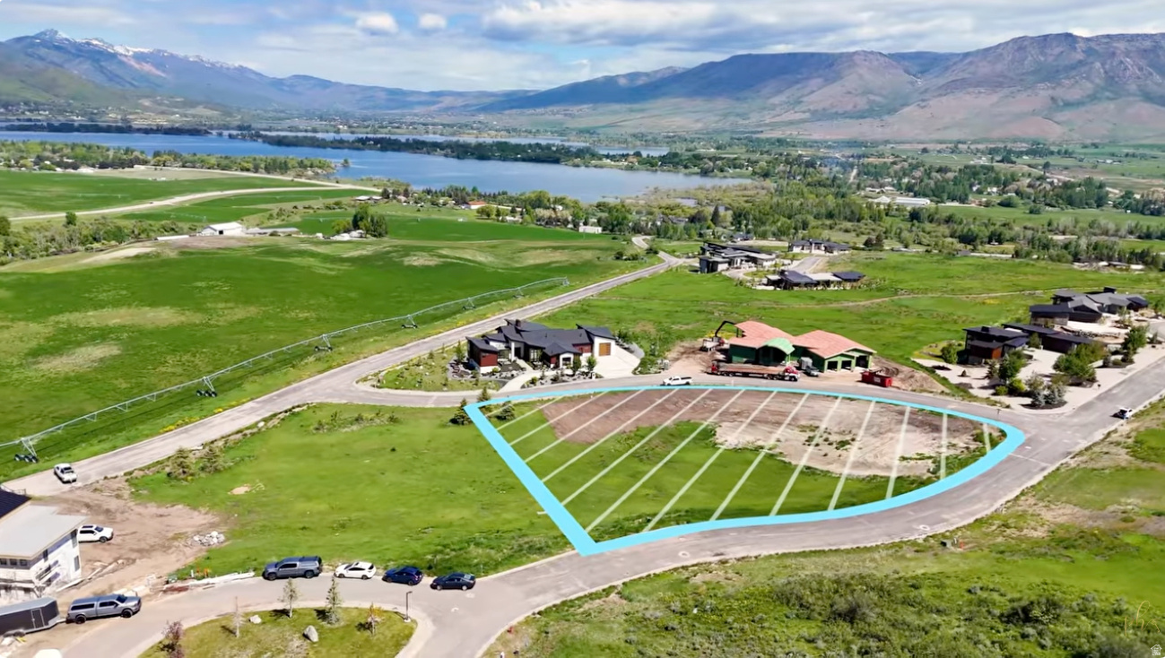 TRAPPERS CROSSING - Land