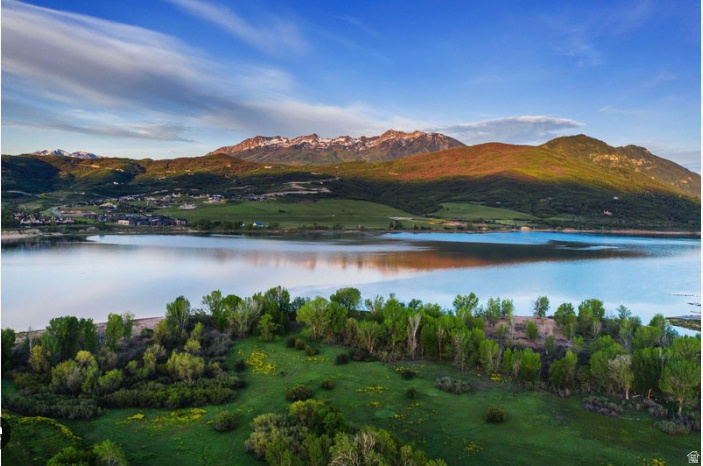 TRAPPERS CROSSING - Land