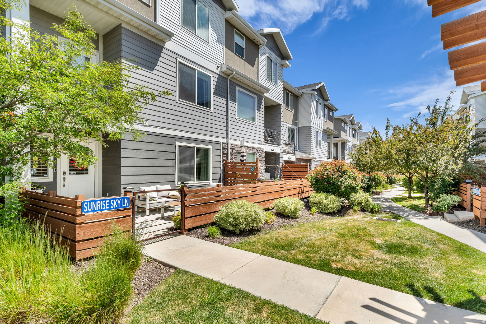 RUSHTON MEADOWS TOWN - Residential