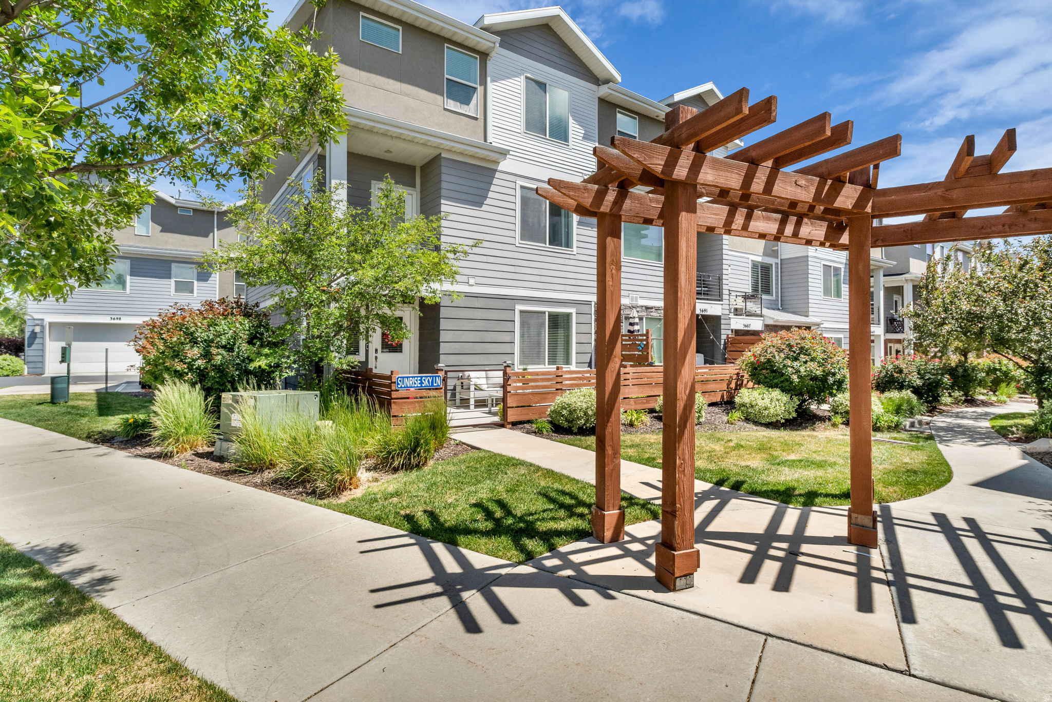RUSHTON MEADOWS TOWN - Residential