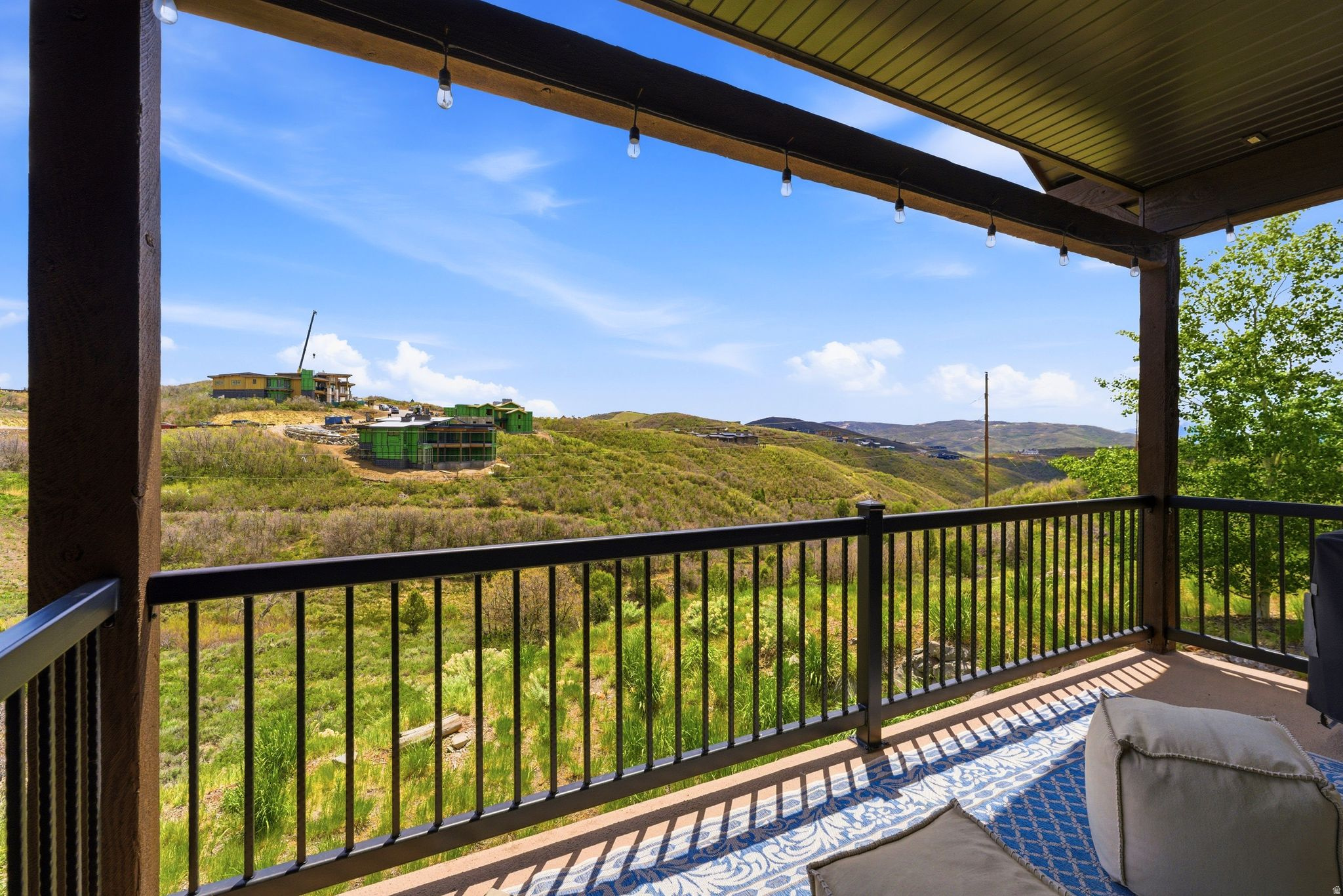 RUSTLER AT HIDEOUT - Residential