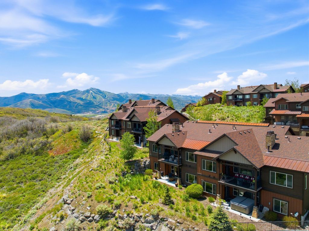 Photo of 1748 E E LONGVIEW DR, Hideout, UT 84036 (MLS # 2159970)