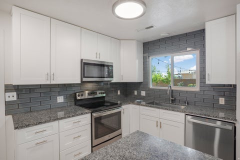 Tiny photo for 713 W CHAPARRAL DR, Washington, UT 84780 (MLS # 2186532)