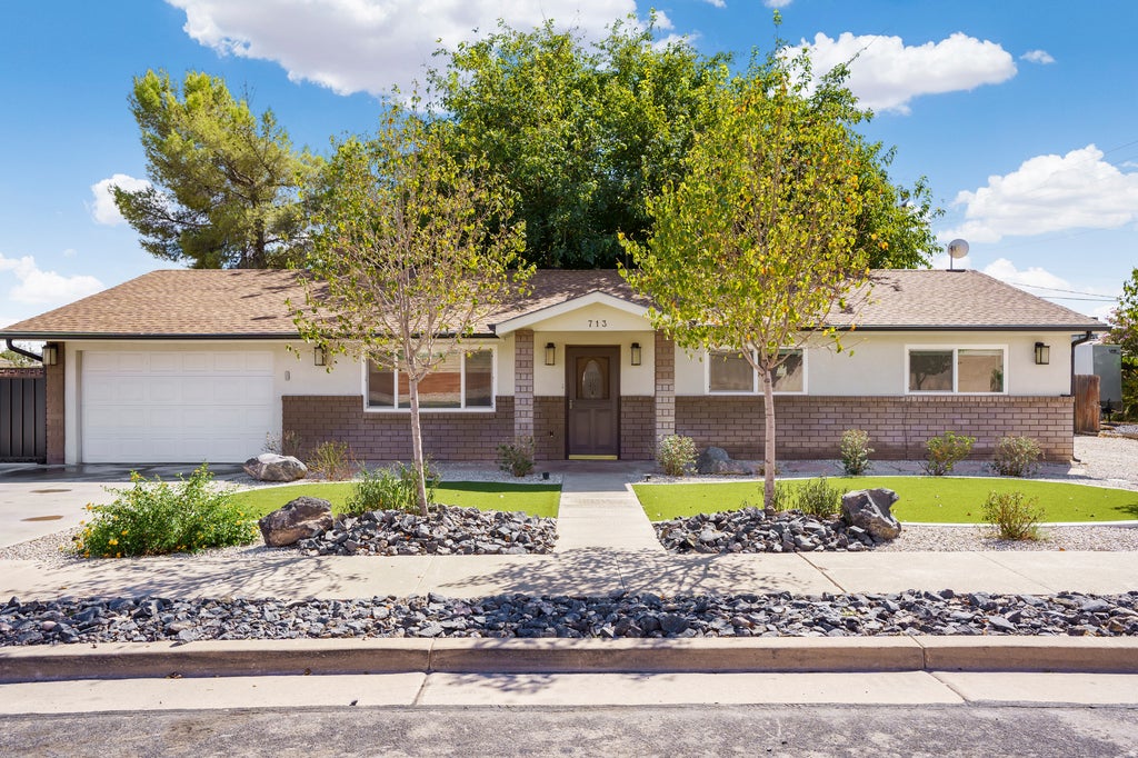 Photo of 713 W CHAPARRAL DR, Washington, UT 84780 (MLS # 2186532)