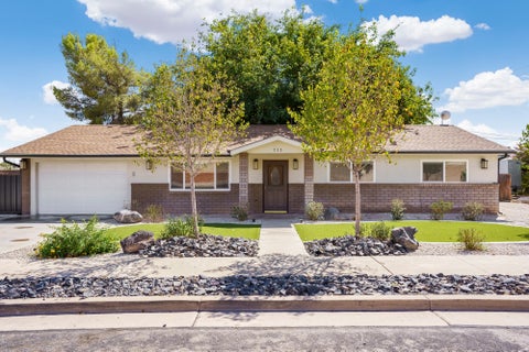 Photo of 713 W CHAPARRAL DR, Washington, UT 84780 (MLS # 2186532)