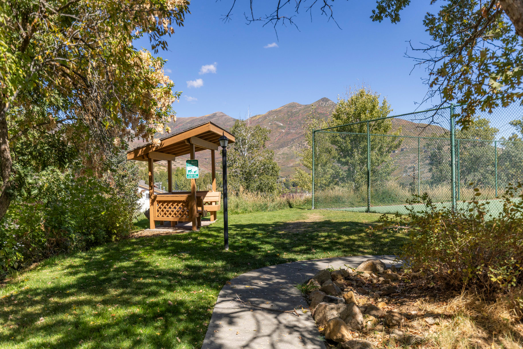 SWISS OAKS - Residential