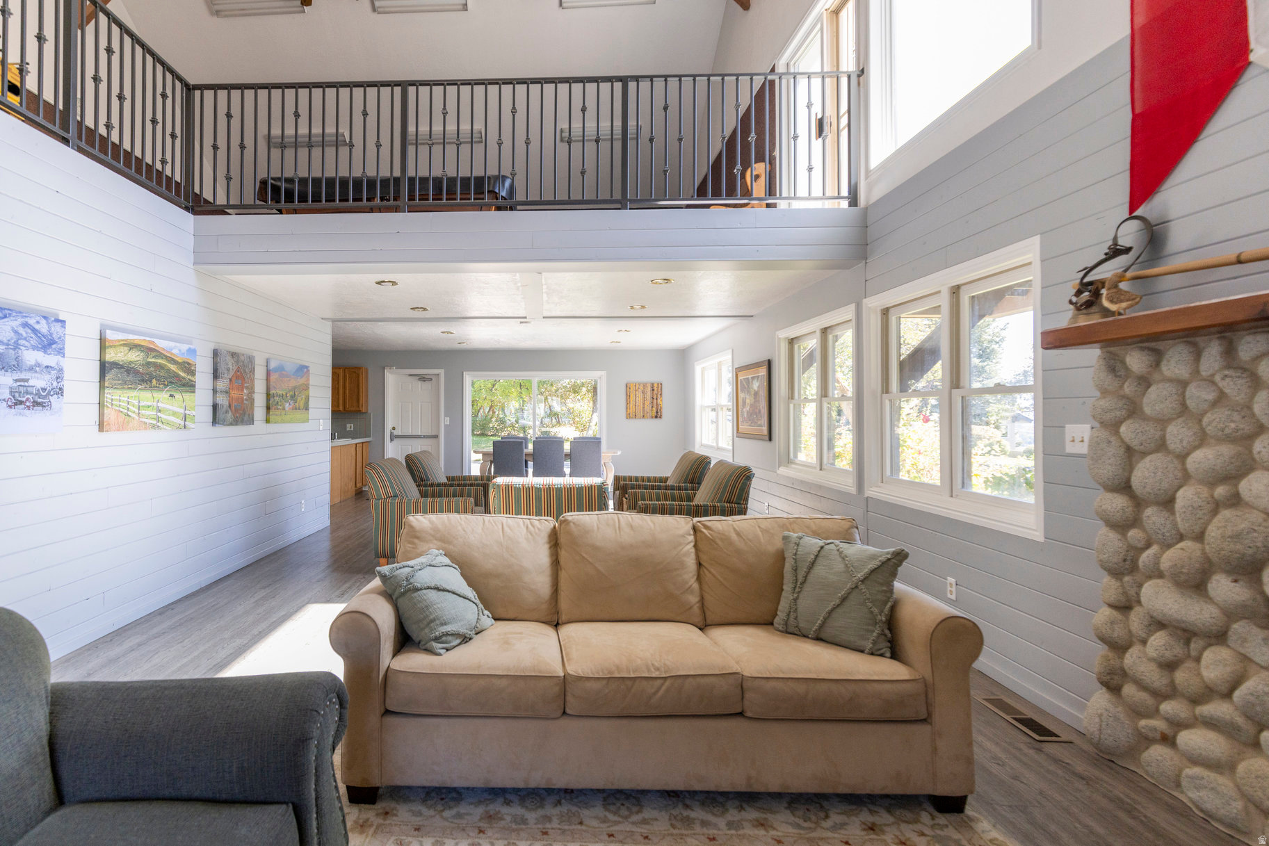 SWISS OAKS - Residential