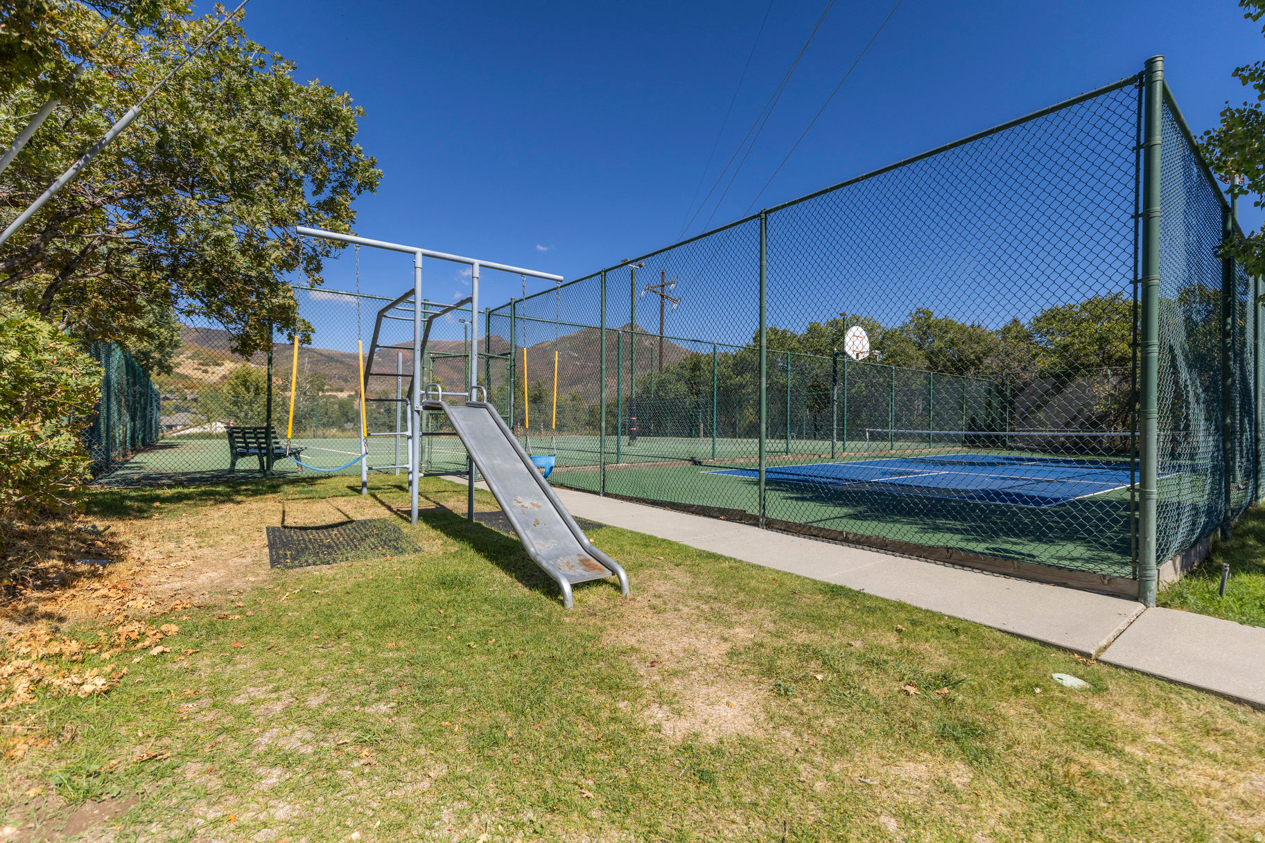 SWISS OAKS - Residential