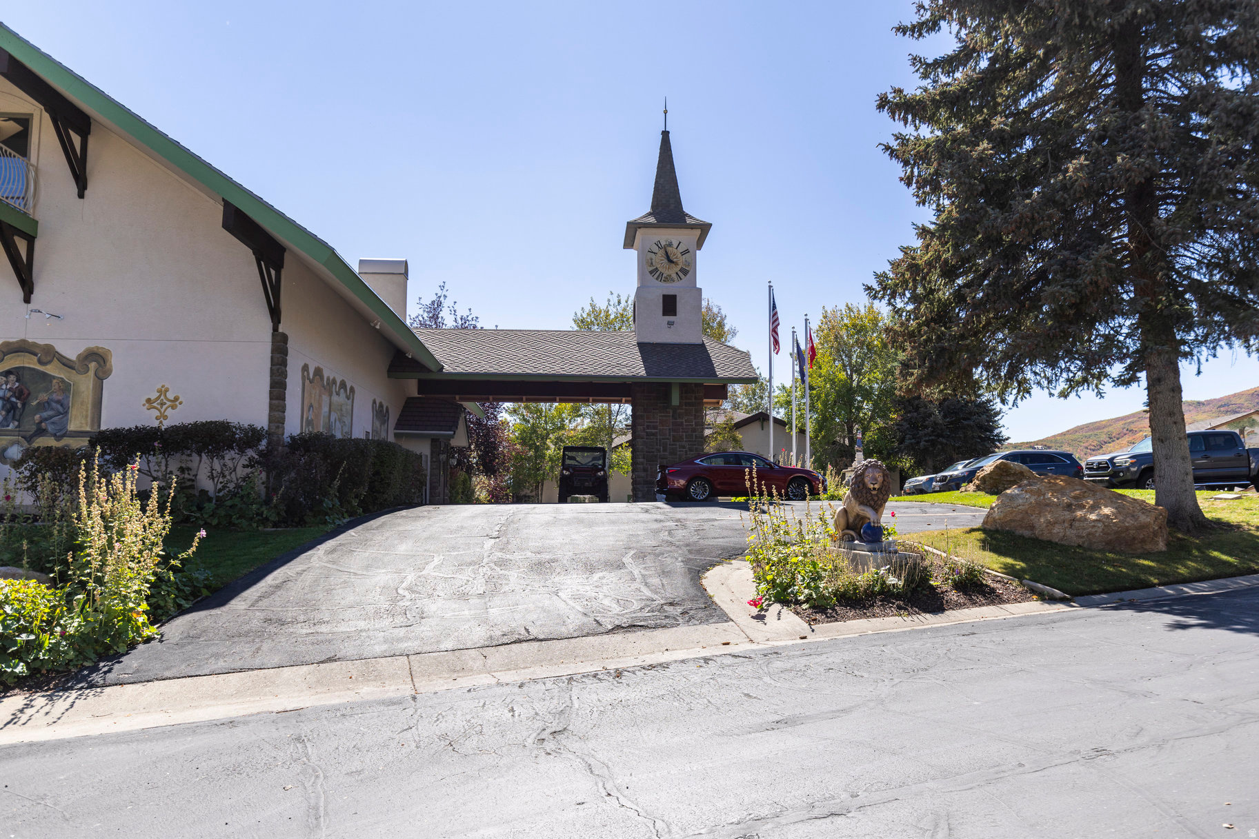 SWISS OAKS - Residential