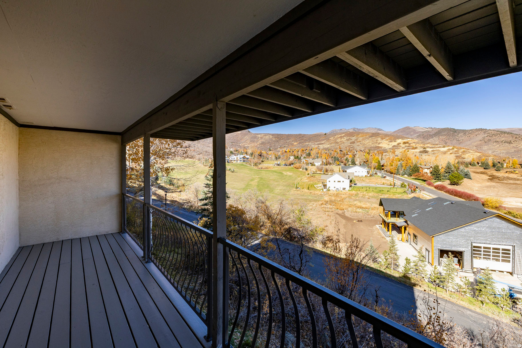 SWISS OAKS - Residential