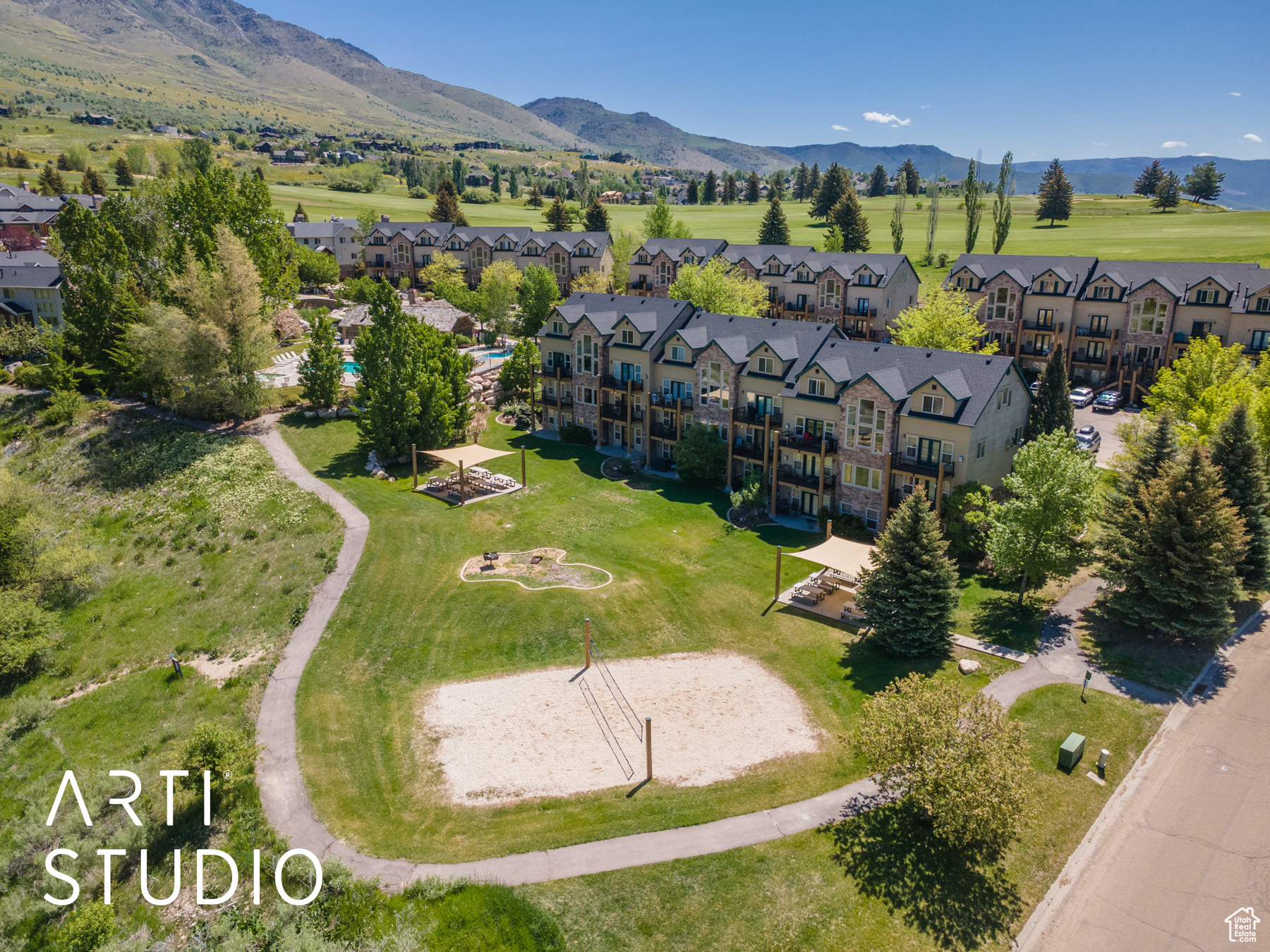 MOOSE HOLLOW - Residential