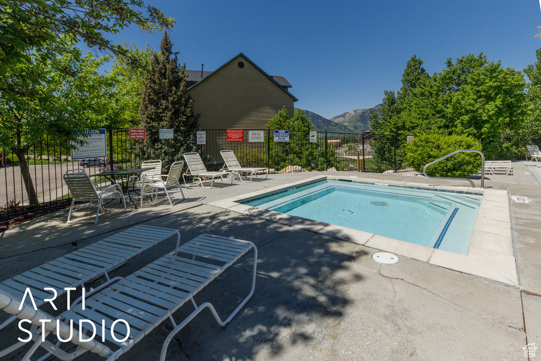 MOOSE HOLLOW - Residential