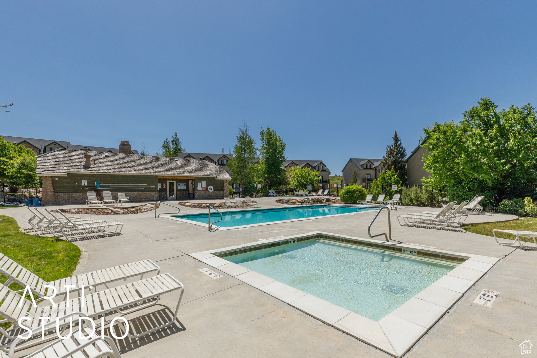 MOOSE HOLLOW - Residential