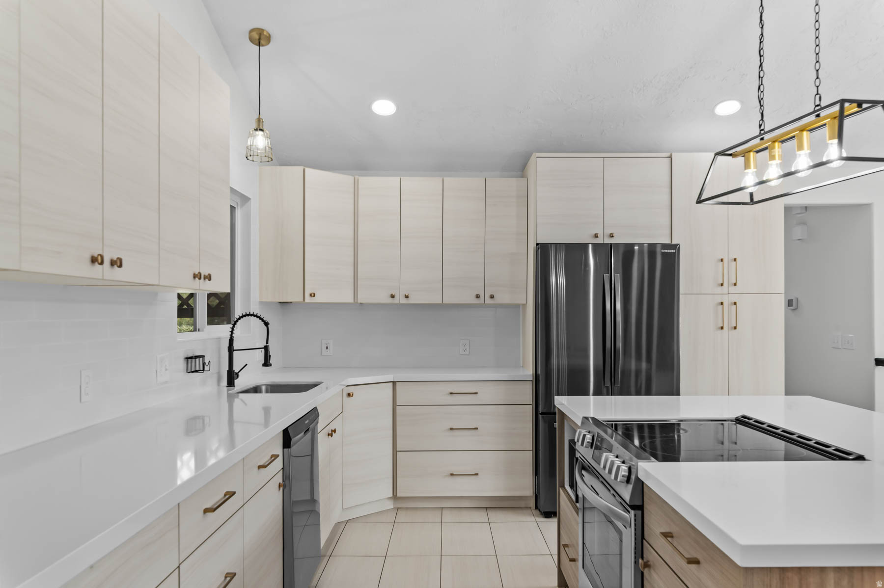 RAINTREE VILLAGE - Residential