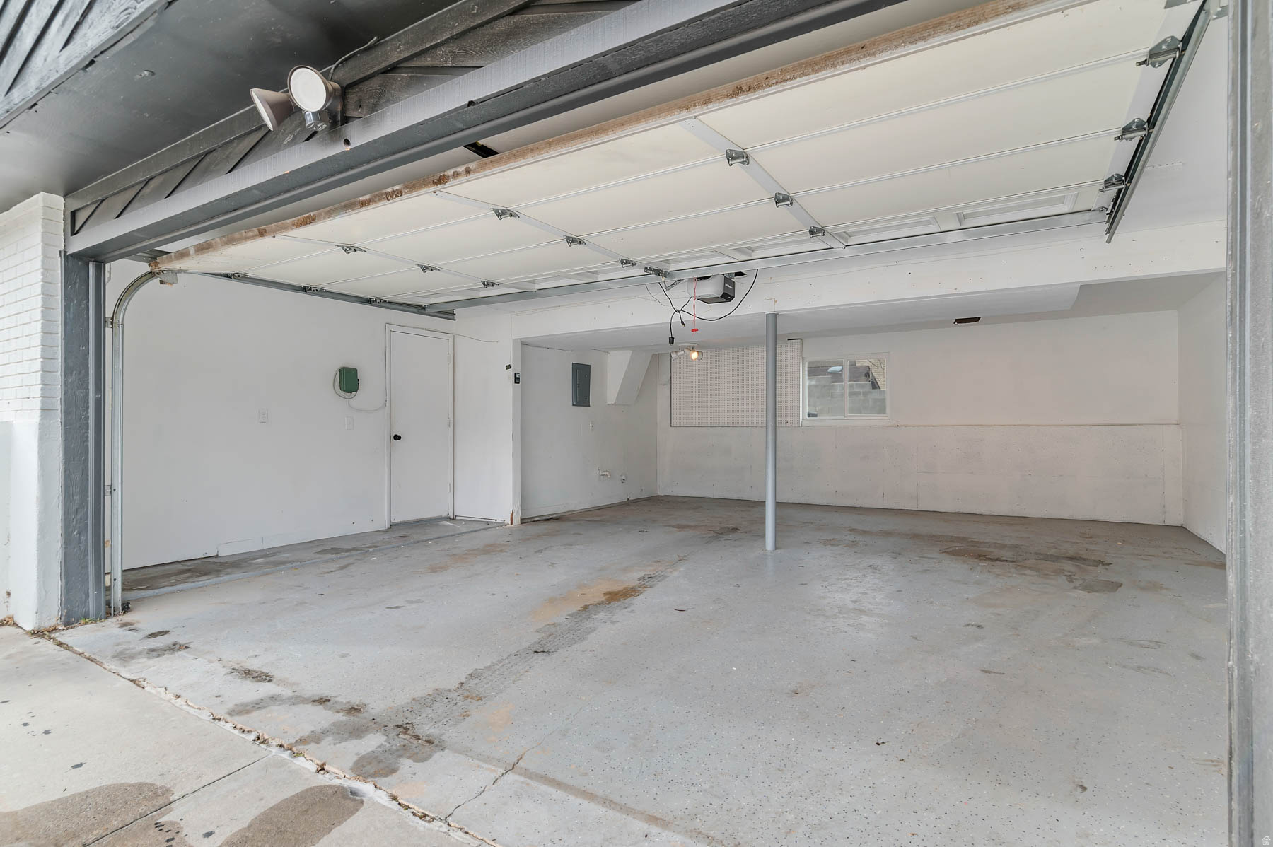 RAINTREE VILLAGE - Residential