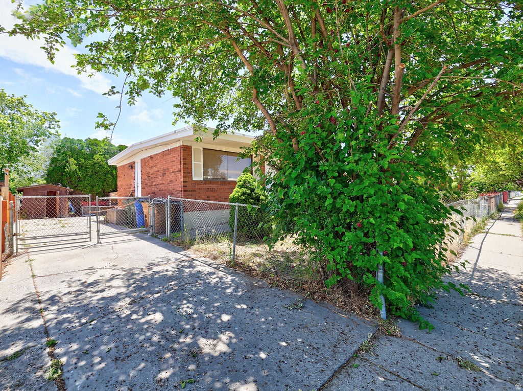 Photo of 444 N MORTON DR, Salt Lake City, UT 84116 (MLS # 2162689)