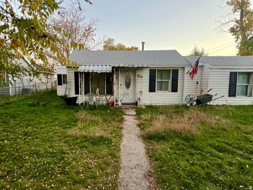 This Ogden home has great potential and is ready for its new owner. Featuring convenient single-level living, this home could be an ideal starter home or investment opportunity for the right buyer. Don't miss this opportunity to own an affordable home in Ogden!