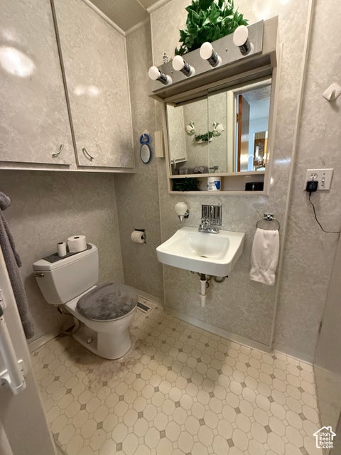 Tiny photo for 220 GLEN PL, Layton, UT 84041 (MLS # 2187885)