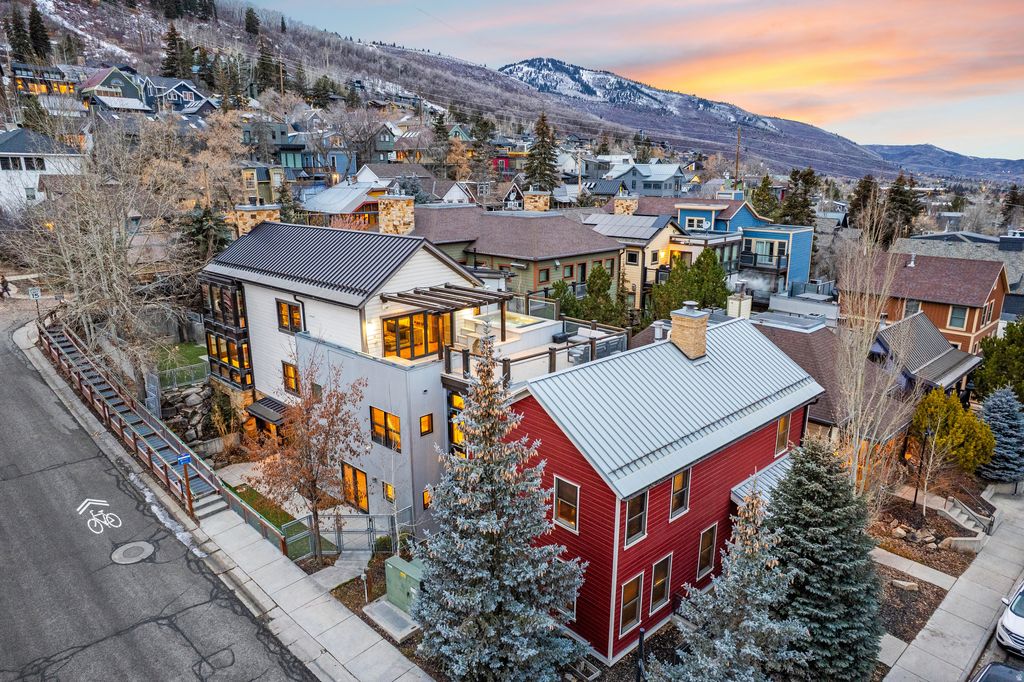 Photo of 801 PARK AVE, Park City, UT 84060 (MLS # 2127825)