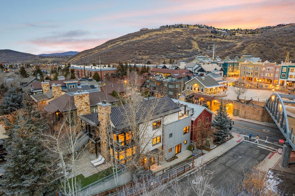 Photo of 801 PARK AVE, Park City, UT 84060 (MLS # 2127825)