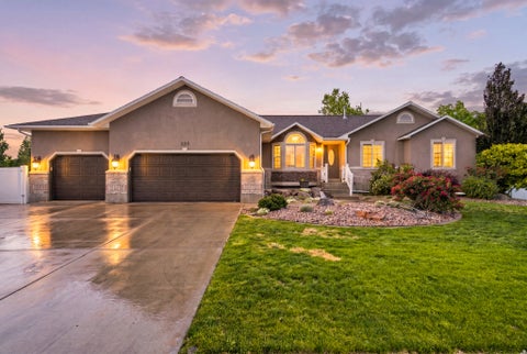 Photo of 333 E ROSEWOOD PARK LN, Draper, UT 84020 (MLS # 2166599)