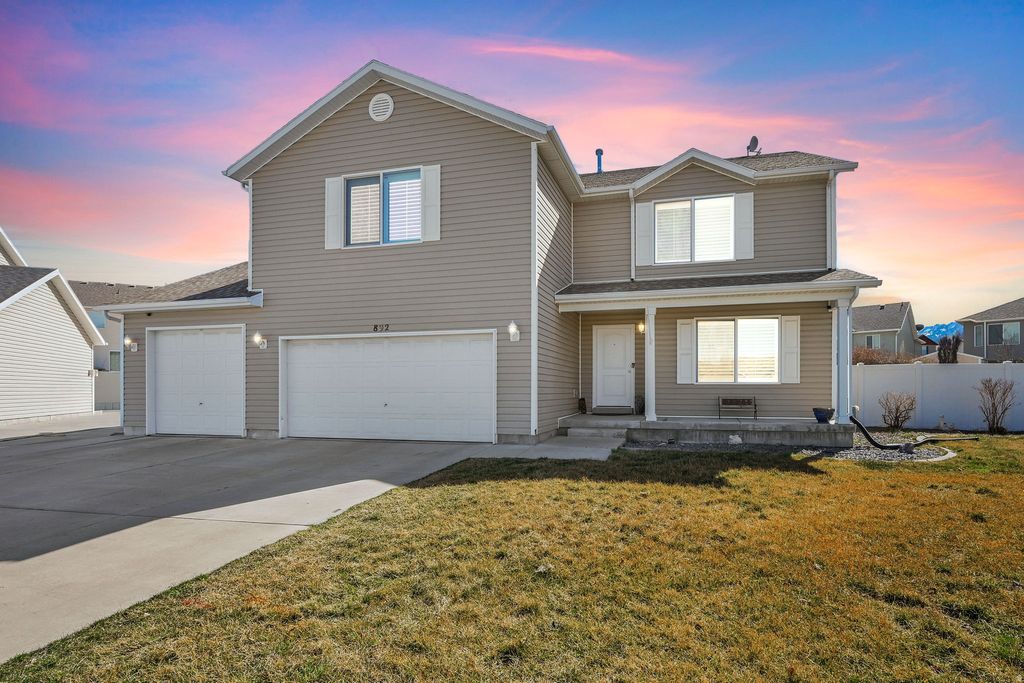Photo of 892 N FLINT CIR, Tooele, UT 84074 (MLS # 2142735)
