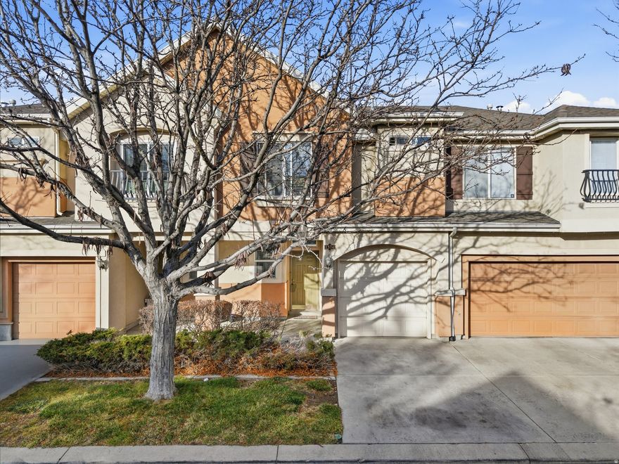 WARM & INVITING  3 BED, 2.5 BATH, 1 CAR GARAGE TOWNHOME located next to Redwood Park & Rec Center, plus easy access to freeway & shopping. Enjoy large windows full of natural light, a large walk in closet and 2 of the bathrooms include tubs. You'll enjoy a great enclosed back patio for privacy with a vinyl fence. Also a great rental opportunity. New Water Heater. Plenty of guest parking and the HOA includes landscaping, GYM, POOL, CLUBHOUSE, Xfinity internet, water, sewer, garbage. Buyer to verify all info.