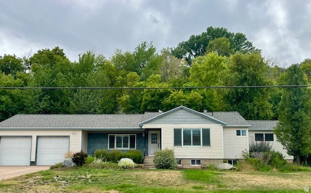 Photo of 185 E SOUTH WEBER DR, South Weber, UT 84405 (MLS # 2136132)