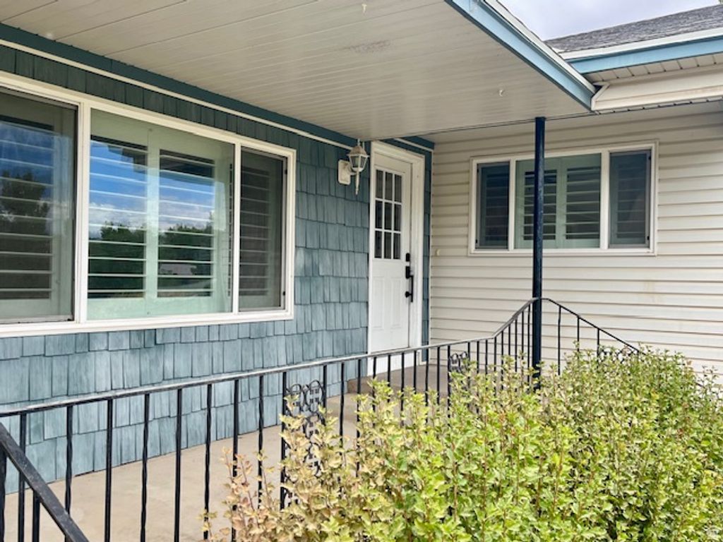 Photo of 185 E SOUTH WEBER DR, South Weber, UT 84405 (MLS # 2136132)