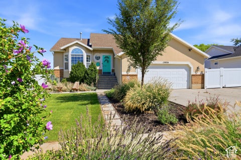 Photo of 13935 S LOOKOUT PEAK DR W, Riverton, UT 84096 (MLS # 2183924)
