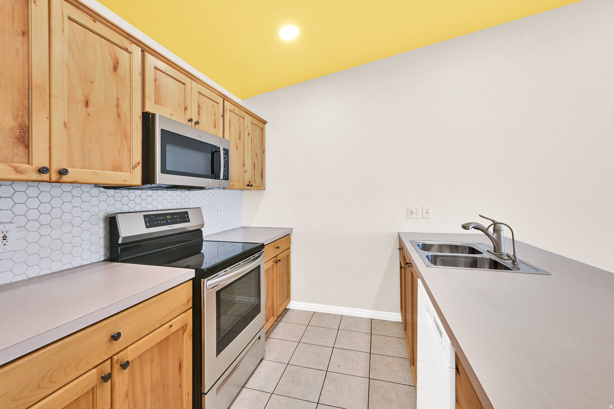 ROYLANCE FARMS - Residential Income