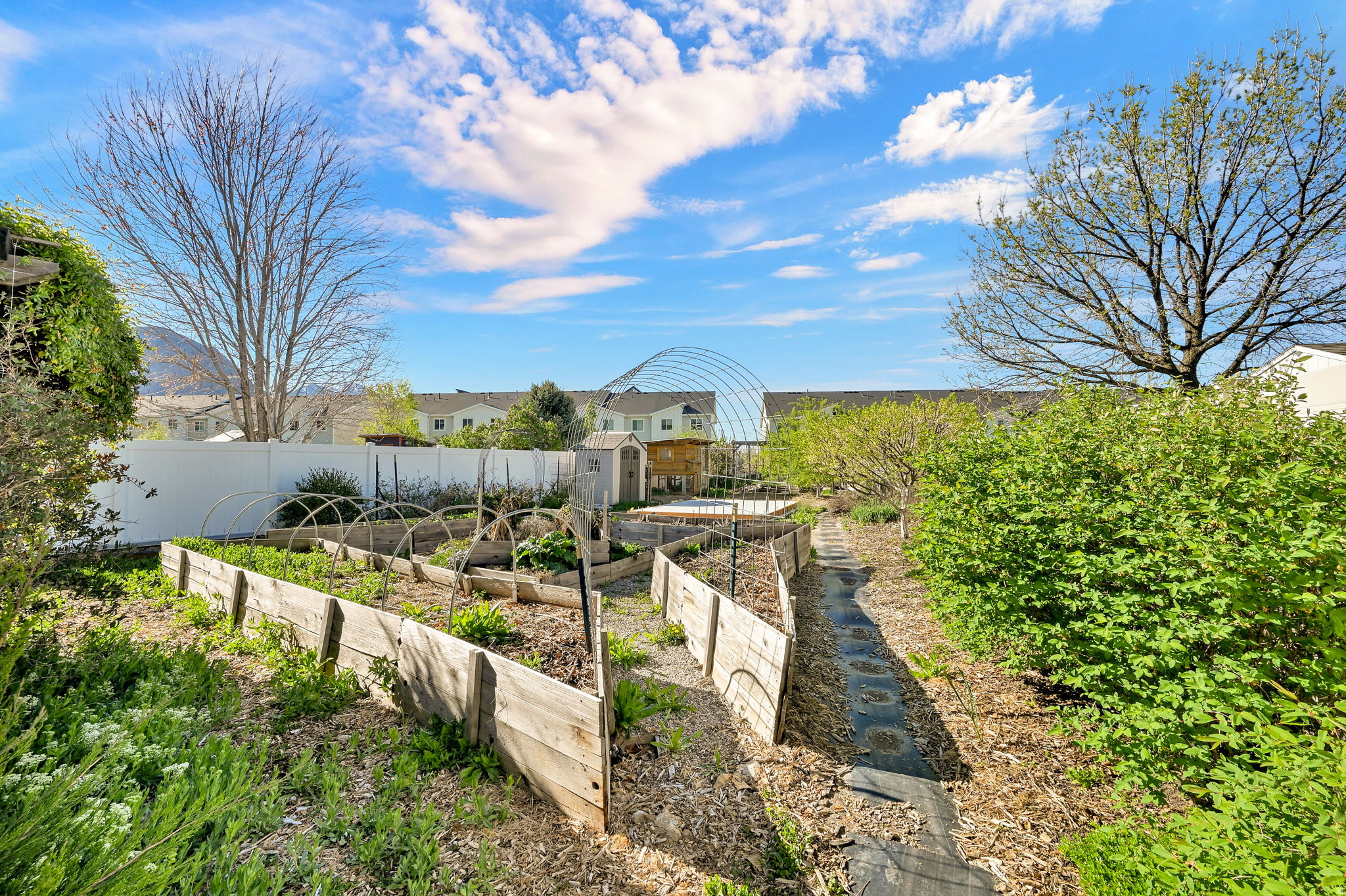 ROYLANCE FARMS - Residential Income