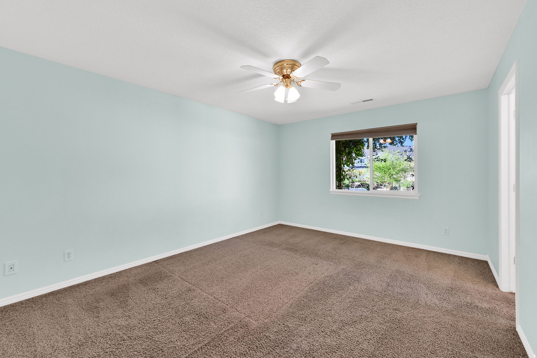 ROYLANCE FARMS - Residential Income