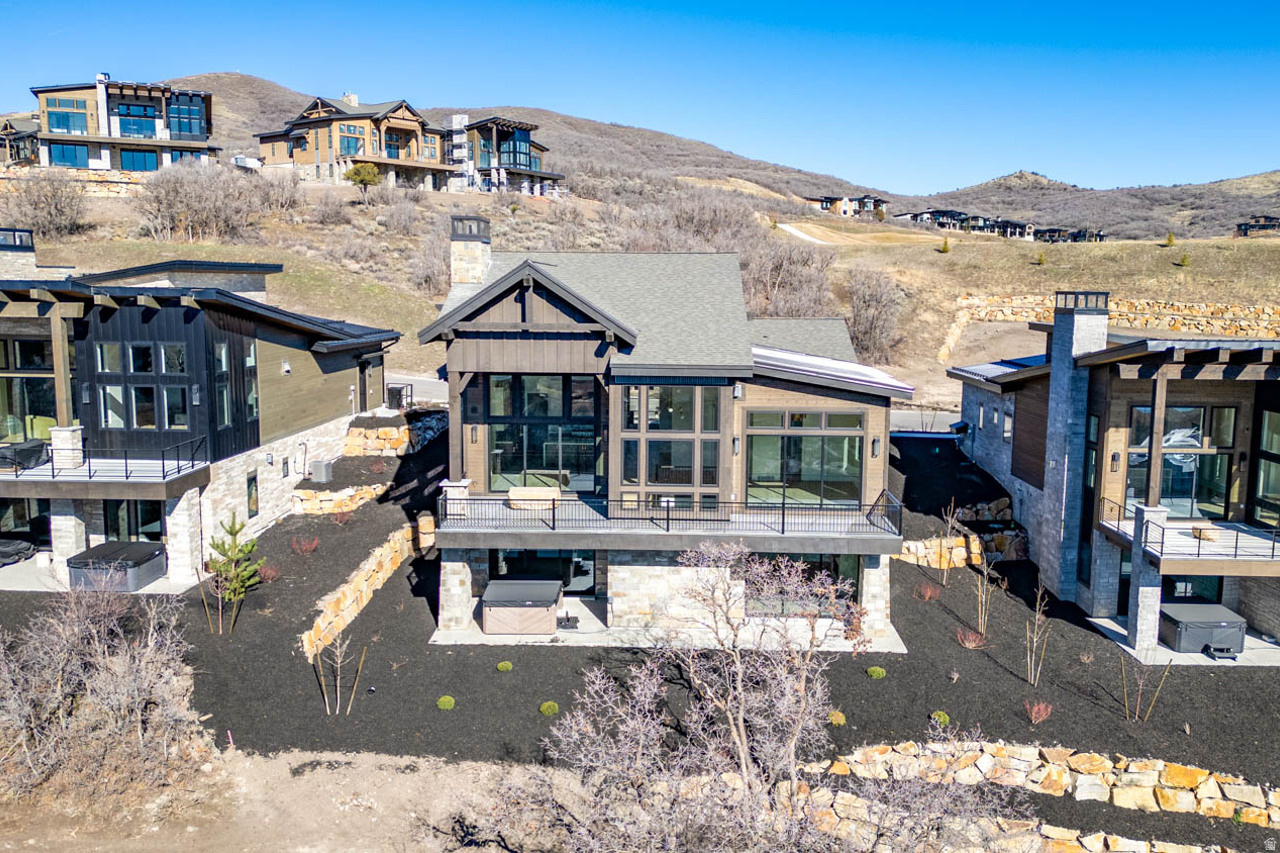 AMANTI LAGO - Residential