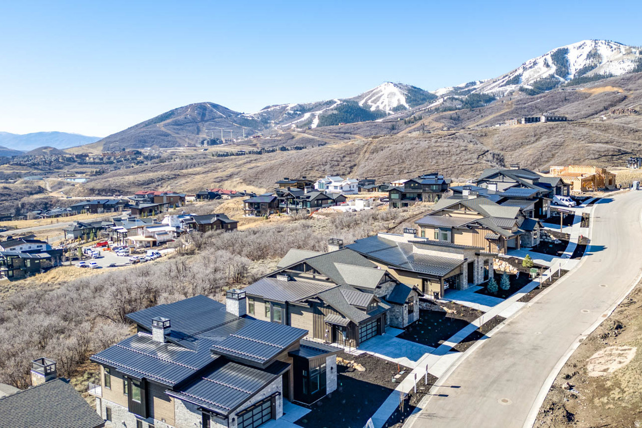 AMANTI LAGO - Residential