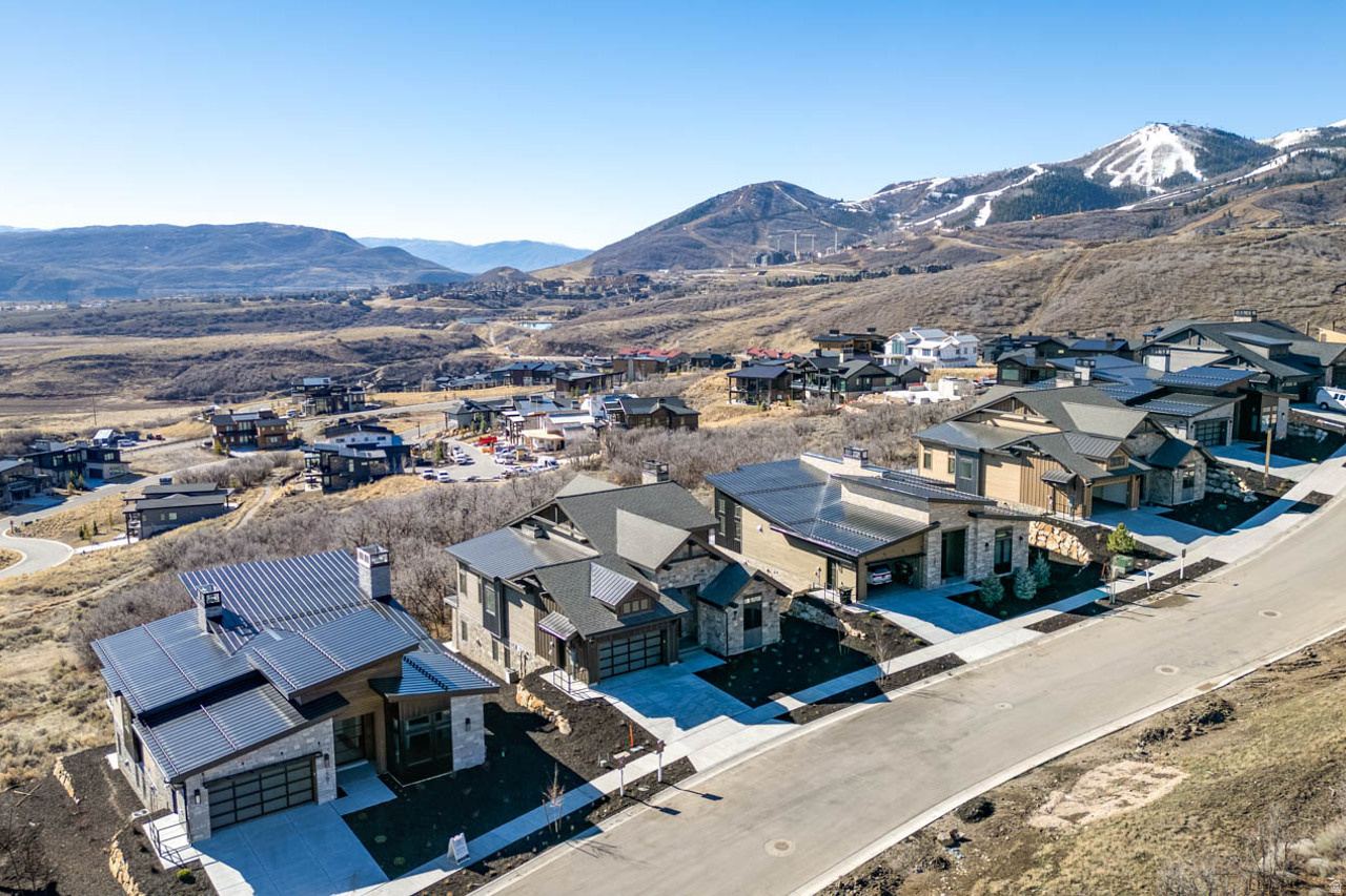 AMANTI LAGO - Residential