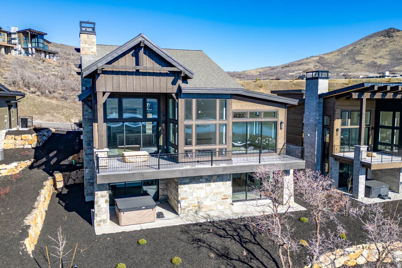 AMANTI LAGO - Residential