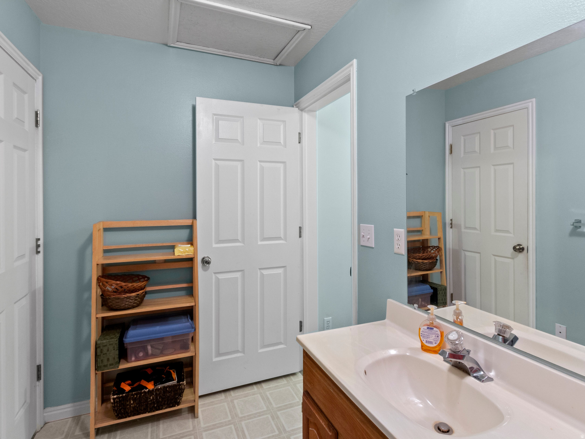 ABBY CONDO - Residential