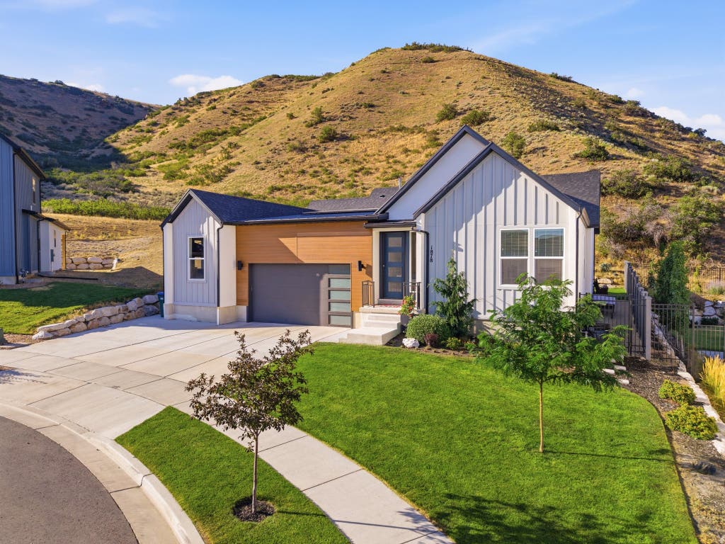 Photo of 1878 W CHACO CIR, Lehi, UT 84048 (MLS # 2176786)
