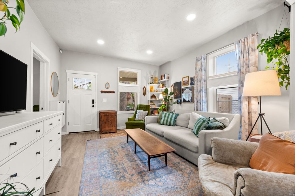 Photo of 454 S 1000 W, Salt Lake City, UT 84121 (MLS # 2152743)