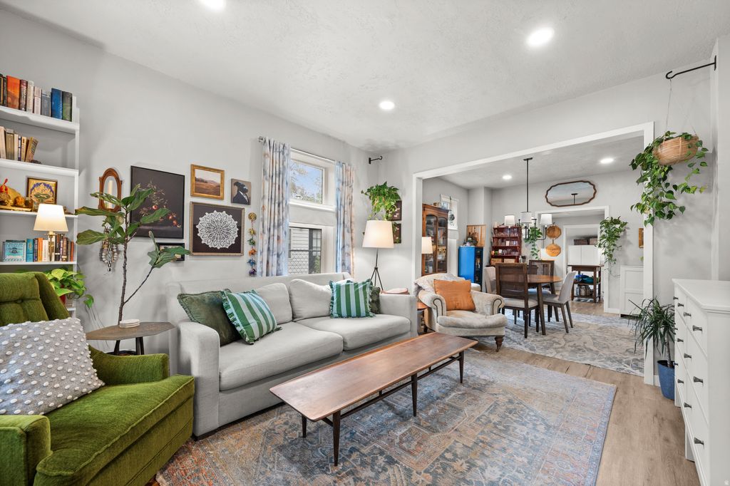 Photo of 454 S 1000 W, Salt Lake City, UT 84121 (MLS # 2152743)