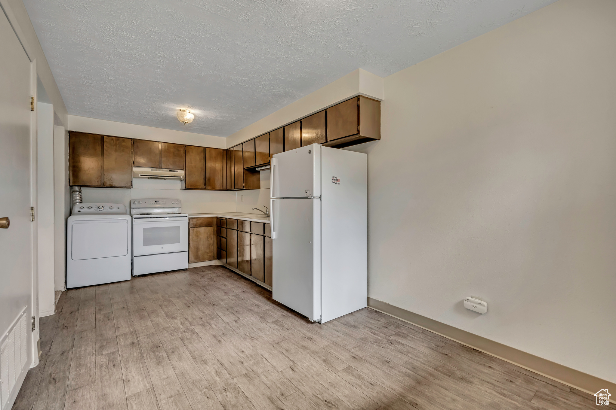 LAKEVIEW CONDOS - Residential