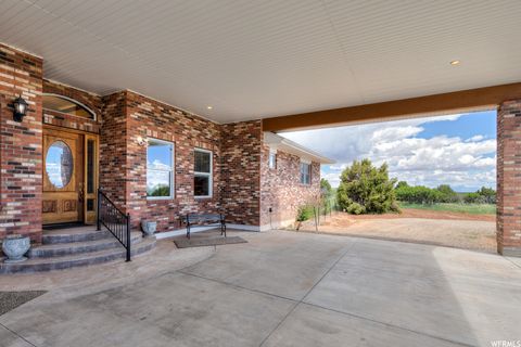 Homes For Sale - 422 S Creek Rd<br/> Monticello, UT 84535