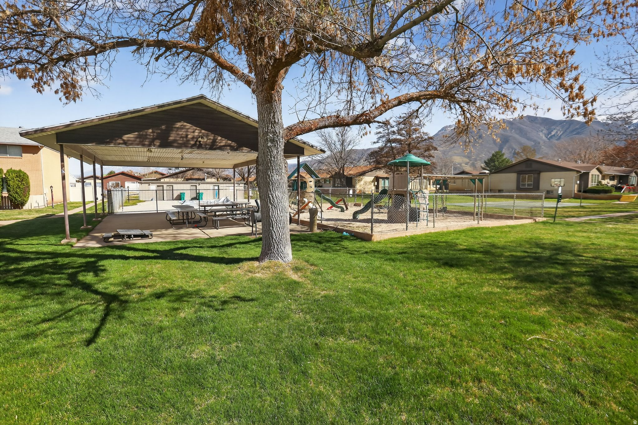 EMERALD HILLS - Residential