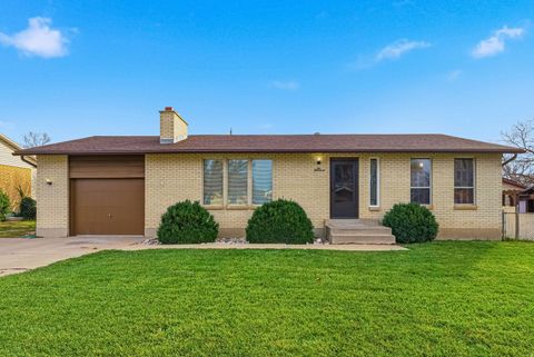 Photo of 200 COBBLE CREEK RD, North Salt Lake, UT 84054 (MLS # 2126137)