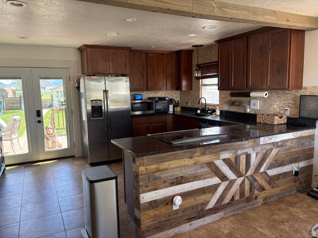 Main image without alt text