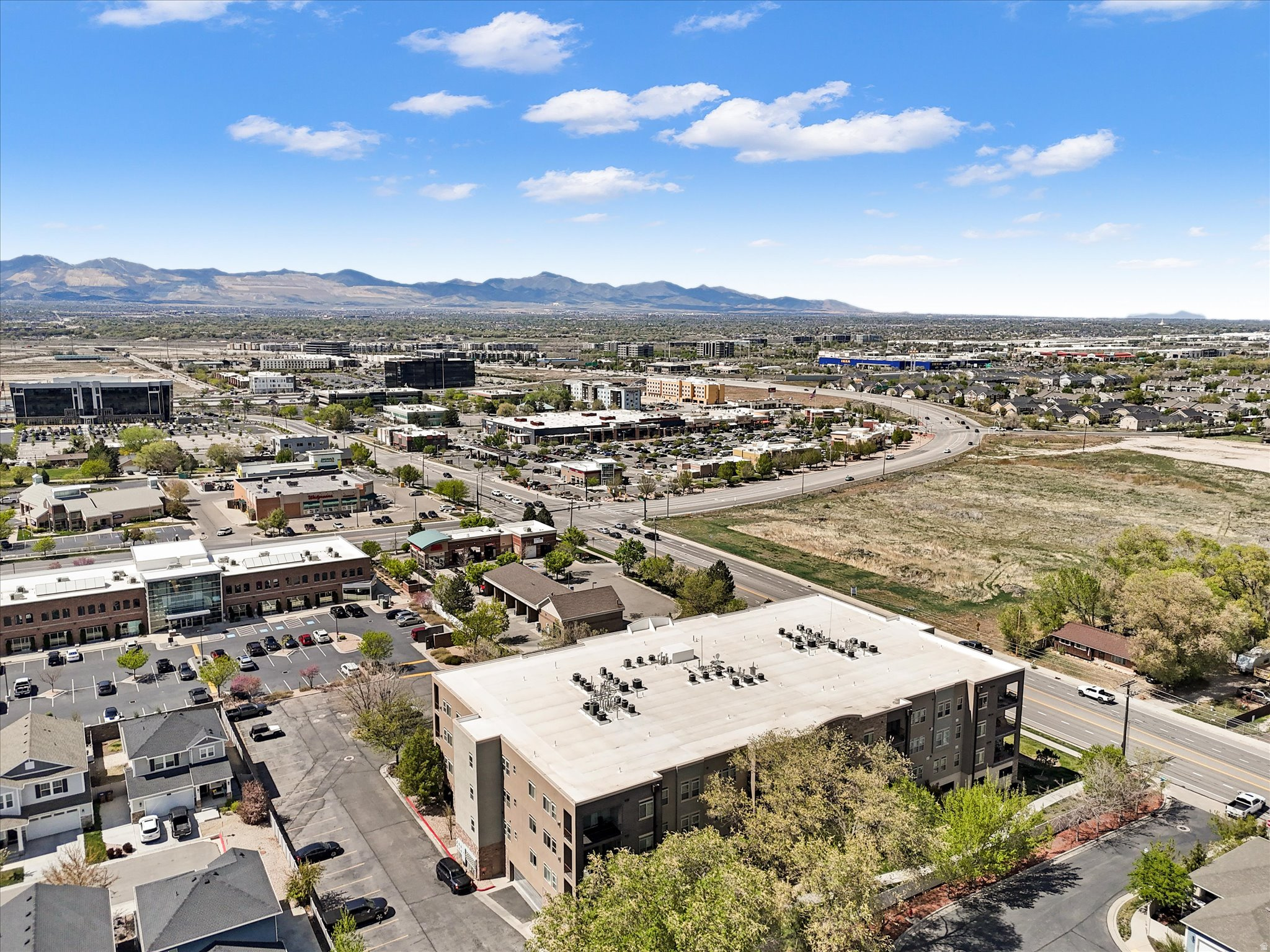 ROCKWELL SQUARE - Commercial Sale