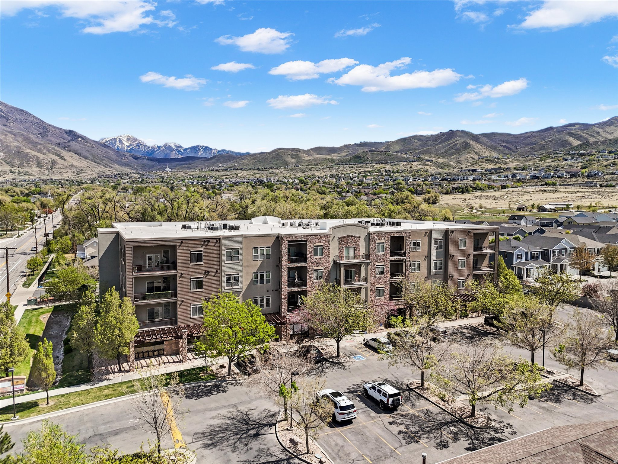 ROCKWELL SQUARE - Commercial Sale