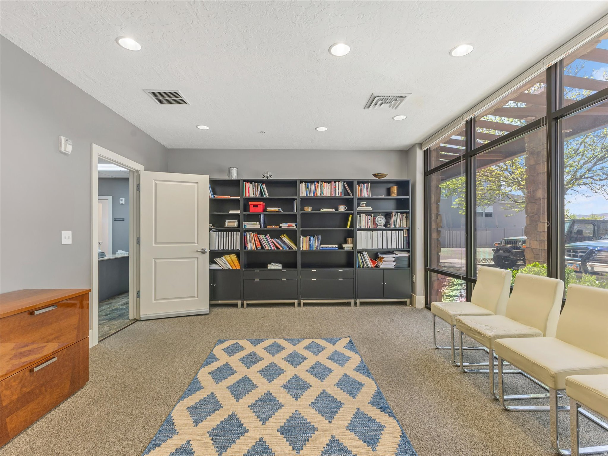 ROCKWELL SQUARE - Commercial Sale