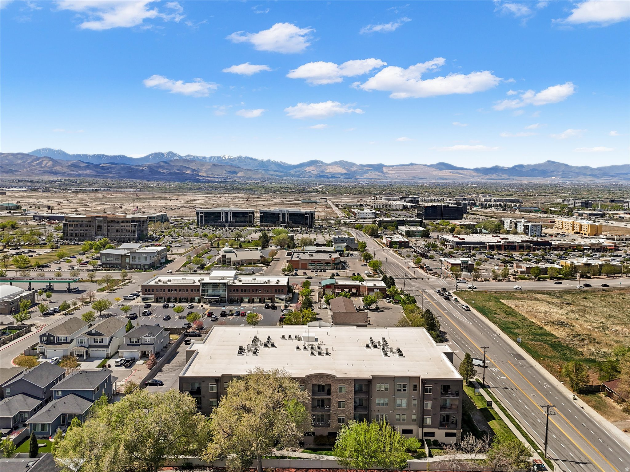 ROCKWELL SQUARE - Commercial Sale